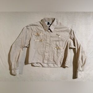 Shipshe women's tan button-down blouse shirt with embroidered butterfly Crop M